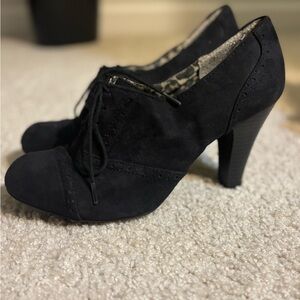 Elegant Black Women's Lace-Up Heels